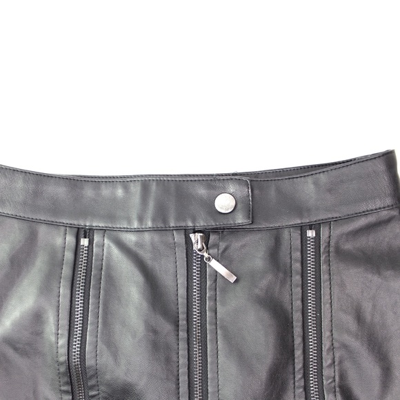 Carmin Zippered Front Faux Leather Mini Skirt Small - Picture 3 of 6